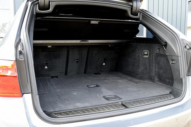 BMW 5-SERIE Touring 520i M-Sport Rijklaarprijs-Garantie Leder Interieur Led Navigatie Sfeer verlichting