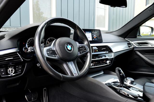BMW 5-SERIE Touring 520i M-Sport Rijklaarprijs-Garantie Leder Interieur Led Navigatie Sfeer verlichting