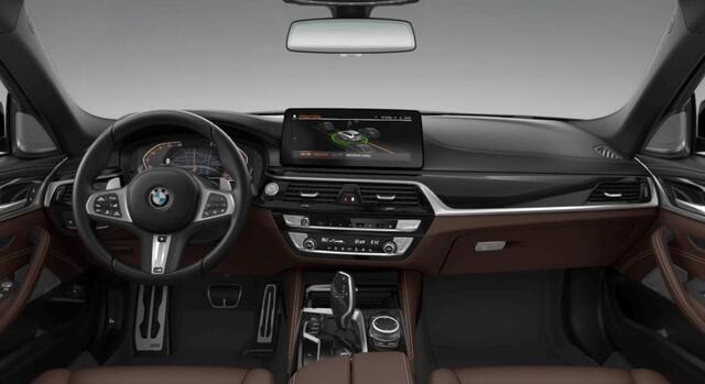 BMW 5-SERIE Touring 530i M-Sport | Panoramadak | Harman Kardon | CoPilot | Head Up