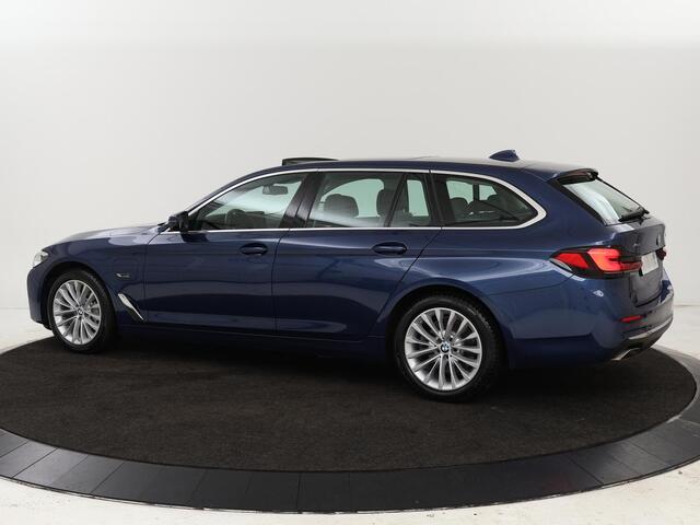 BMW 5-SERIE 530e xDrive High Executive | Luxury Line | Panoramadak | Nappaleder | Stoelventilatie | Head-Up | Carplay | Live Cockpit | Adaptive LED | Stoelverwarming | Navigatie | PHEV
