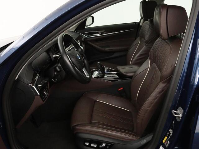 BMW 5-SERIE 530e xDrive High Executive | Luxury Line | Panoramadak | Nappaleder | Stoelventilatie | Head-Up | Carplay | Live Cockpit | Adaptive LED | Stoelverwarming | Navigatie | PHEV