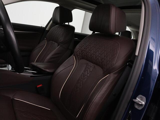 BMW 5-SERIE 530e xDrive High Executive | Luxury Line | Panoramadak | Nappaleder | Stoelventilatie | Head-Up | Carplay | Live Cockpit | Adaptive LED | Stoelverwarming | Navigatie | PHEV