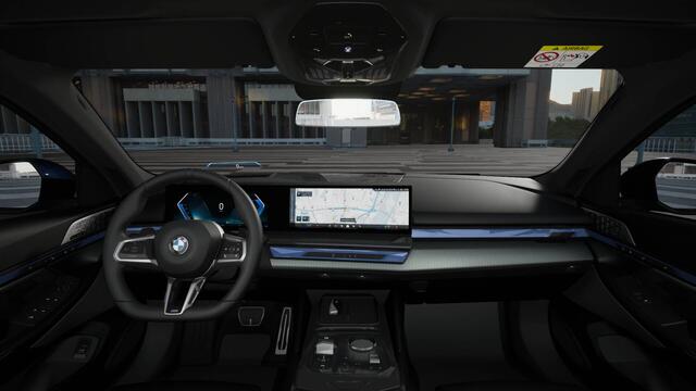 BMW 5-SERIE 530e M Sport Automaat / Panoramadak / Stoelventilatie / Bowers & Wilkins / Comfort Access / Comfortstoelen / Stoelverwarming / Adaptieve LED / Sportonderstel / Parking Assistant Plus