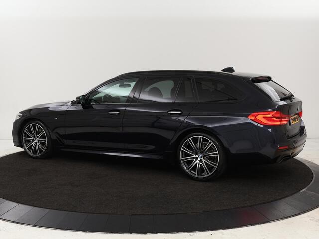 BMW 5-SERIE 520d xDrive M-Sport | Leder | Sportstoelen | Camera | Full LED | Trekhaak | Keyless | Navigatie | Sfeerverlichting | Climate control
