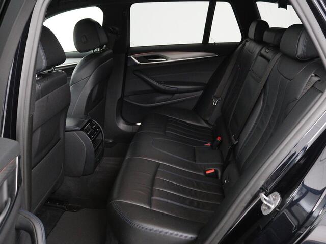 BMW 5-SERIE 520d xDrive M-Sport | Leder | Sportstoelen | Camera | Full LED | Trekhaak | Keyless | Navigatie | Sfeerverlichting | Climate control