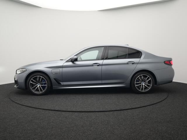 BMW 5-SERIE 530e M Sport LCI Plug In Hybrid | PHEV | Harman Kardon | Carplay | Sfeerverlichting | Electrische Alcantara Sportstoelen | Stuur/Stoel Verwarming |
