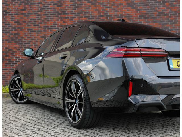 BMW 5-SERIE 530e *M-Sport*Pano*Bow&Wil*Trekhaak*