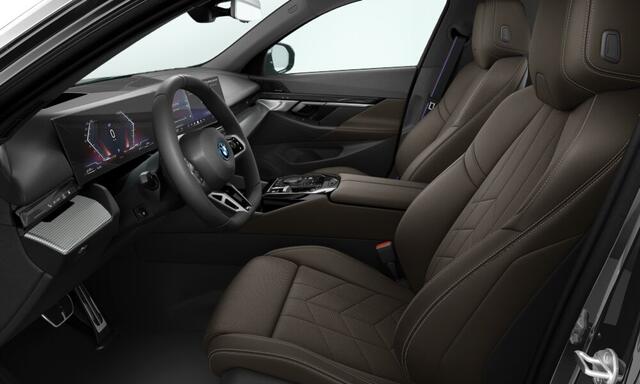 BMW 5-SERIE 550e xDrive - M-Sport Pro - Pano - Onderstel Prof - Trekhaak - Stoelventilatie