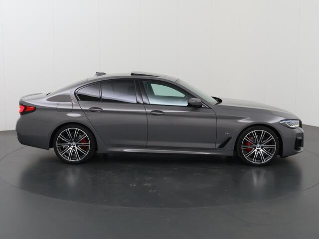 BMW 5-SERIE 530i High Executive Edition M-Sport | Laser Licht | Schuif/Kantel Dak | Stuur/Stoelverwarming | Comfort Zetels + Geheugen | 360 Camera | Adaptieve Cruise Control | Harman/Kardon Audio | Dodehoek Detectie |