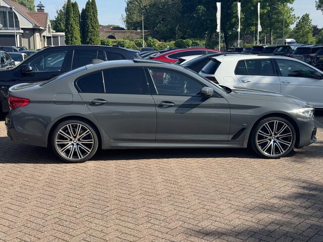 BMW 5-SERIE 530e iPerformance High Executive / Schuifdak / 360Camera / Head-up / 20'' / Volleder / Harman Kardon / Keyless / Navigatie / Stoelventilatie / Stuurverwarming / Dodehoek / ACC