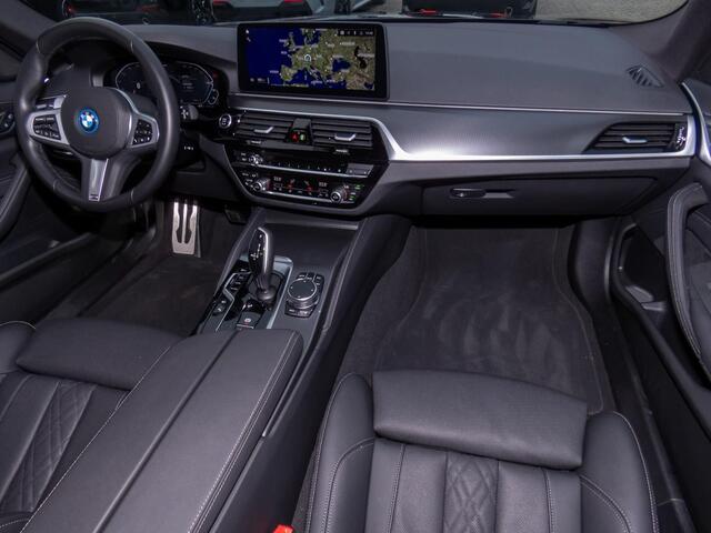 BMW 5-SERIE Touring 530e M-SPORT ** LASER, LEDER, PANORAMA, TREKH, HuD, HiFi, ALARM ** ¤ 33.500,= onder NP - Ex BMW-AG **
