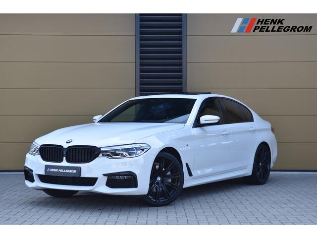 BMW 5-SERIE 520i High Executive * M Sportpakket * Comfortstoelen * Glasdak * Trekhaak * Sfeerverlichting *