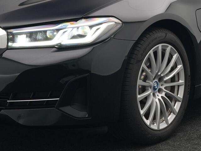 BMW 5-SERIE Touring 530e xDrive High Executive Plug In Hybrid PHEV | Trekhaak af Fabriek | Adaptive Cruise | Laser LED | Lederen Comfortstoelen Memory | Head Up | Harman Kardon | Camera | Keyless | Apple Carplay |