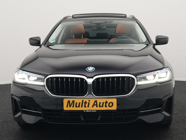 BMW 5-SERIE Touring 530e xDrive High Executive Plug In Hybrid PHEV | Trekhaak af Fabriek | Adaptive Cruise | Laser LED | Lederen Comfortstoelen Memory | Head Up | Harman Kardon | Camera | Keyless | Apple Carplay |