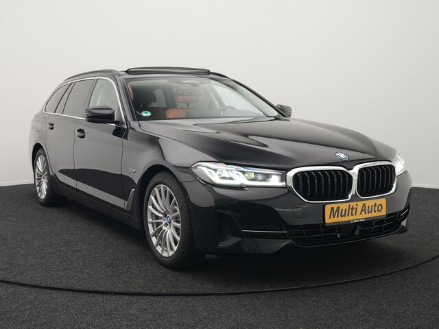 BMW 5-SERIE Touring 530e xDrive High Executive Plug In Hybrid PHEV | Trekhaak af Fabriek | Adaptive Cruise | Laser LED | Lederen Comfortstoelen Memory | Head Up | Harman Kardon | Camera | Keyless | Apple Carplay |