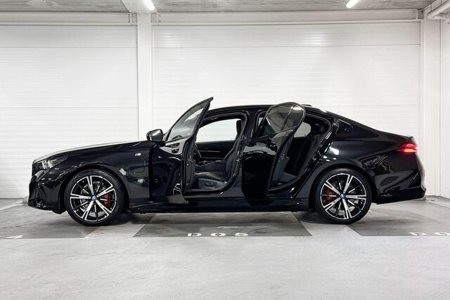 BMW 5-SERIE Sedan 530e | M-Sport Pro | Travel Pack | Innovation pack | Comfort Pack | Driving Assistant Plus | Bowers&Wilkins | Panoramadak | Comfort Access | Trekhaak