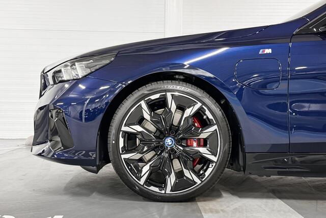 BMW 5-SERIE Sedan 550e xDrive | M-Sport Pro | Travel Pack | Innovation Pack | Comfort Pack | Driving Assistant Professional | Bowers&Wilkins | Panoramadak | Comfort Access | Trekhaak