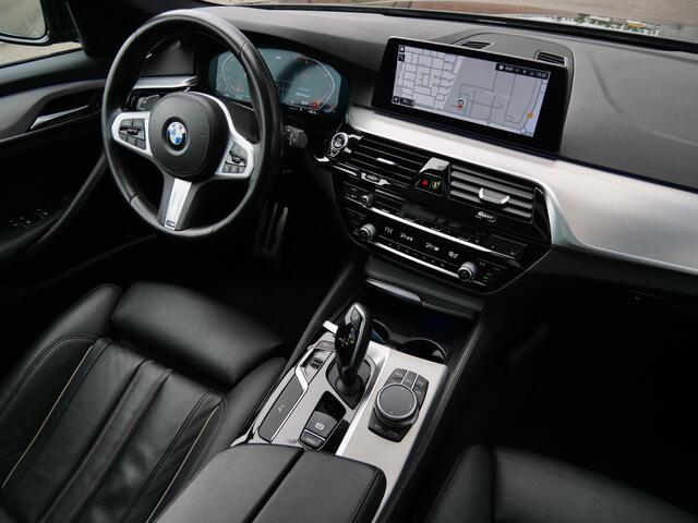 BMW 5-SERIE Touring 520i 184pk High Executive Edition Automaat Trekhaak / Panoramadak / Comfortstoel / Navigatie