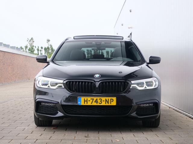BMW 5-SERIE Touring 520i 184pk High Executive Edition Automaat Trekhaak / Panoramadak / Comfortstoel / Navigatie