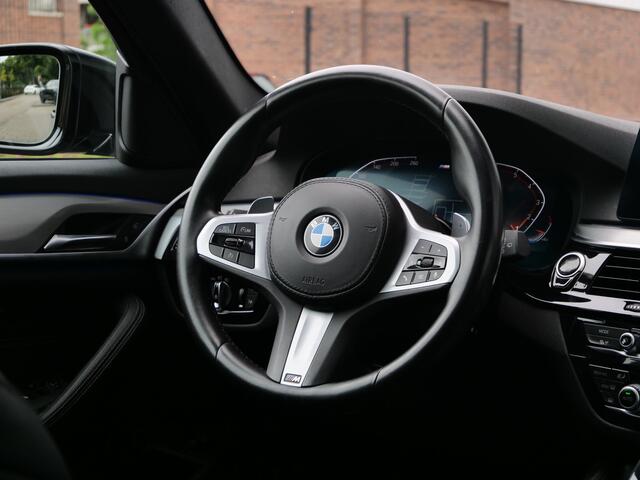 BMW 5-SERIE Touring 520i 184pk High Executive Edition Automaat Trekhaak / Panoramadak / Comfortstoel / Navigatie