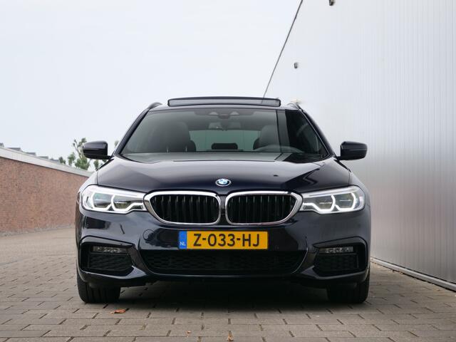 BMW 5-SERIE Touring 530i 252pk High Executive Automaat M-Sport / Trekhaak / Schuifdak / Harman Kardon