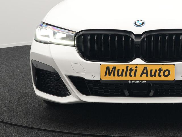 BMW 5-SERIE Touring 530e M Sport Plug In Hybrid 293pk PHEV | Trekhaak af Fabriek | Laser LED | Adaptive Cruise | Harman Kardon | Lederen Sportstoelen Verwarmd | Keyless | Camera | Sfeerverlichting | Navi Prof |