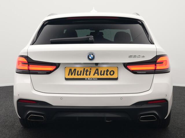 BMW 5-SERIE Touring 530e M Sport Plug In Hybrid 293pk PHEV | Trekhaak af Fabriek | Laser LED | Adaptive Cruise | Harman Kardon | Lederen Sportstoelen Verwarmd | Keyless | Camera | Sfeerverlichting | Navi Prof |