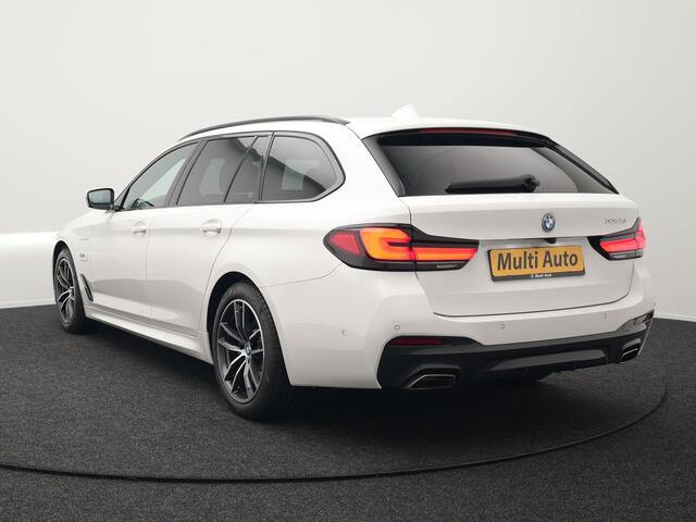 BMW 5-SERIE Touring 530e M Sport Plug In Hybrid 293pk PHEV | Trekhaak af Fabriek | Laser LED | Adaptive Cruise | Harman Kardon | Lederen Sportstoelen Verwarmd | Keyless | Camera | Sfeerverlichting | Navi Prof |