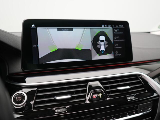 BMW 5-SERIE Touring 530e xDrive Luxury Line Plug In Hybrid 293pk PHEV | Panodak | Laser LED | 360 Camera | Lederen Comfortstoelen Memory | Head Up | Keyless | Stuur Verwarmd | BLIS |