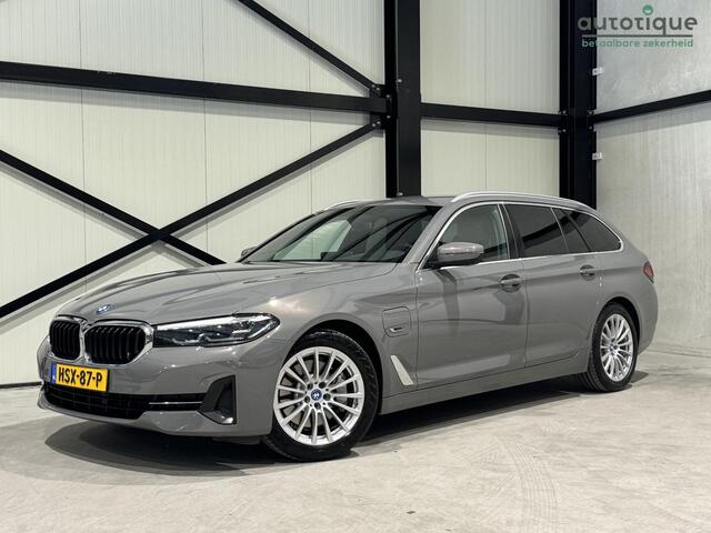 BMW 5-SERIE Touring 520e Business Edition Aut. | leder | navi | trekhaak | sfeerverlichting |