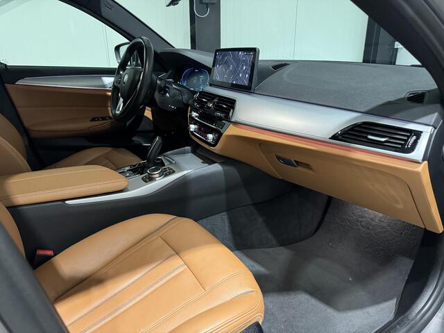 BMW 5-SERIE Touring 520e Business Edition Aut. | leder | navi | trekhaak | sfeerverlichting |
