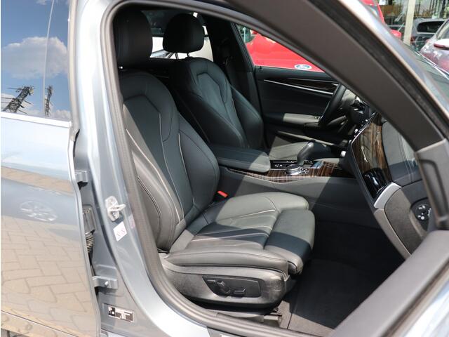 BMW 5-SERIE 530e xDrive High Executive I Leder I Keyless I Dodehoekdetectie