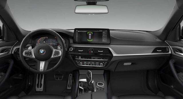 BMW 5-SERIE Touring 540i xDrive M-Sport | Panoramadak | Head Up | Laser