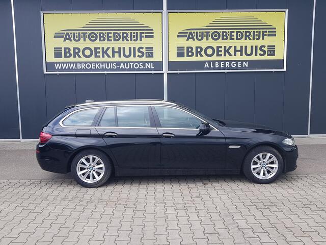BMW 5-SERIE Touring 520i Black & Silver line Executive