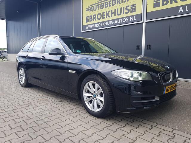 BMW 5-SERIE Touring 520i Black & Silver line Executive