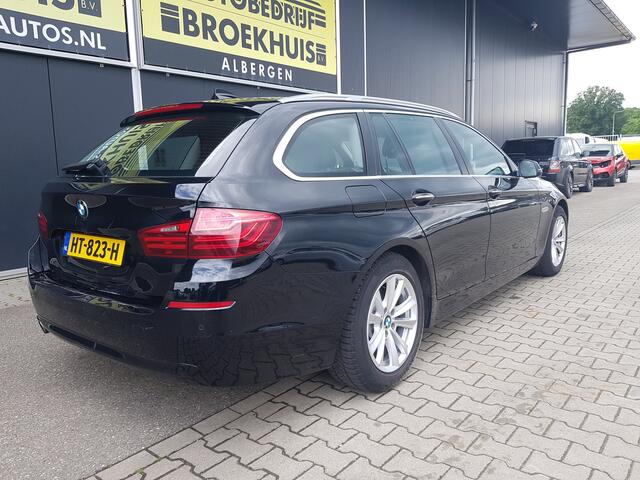 BMW 5-SERIE Touring 520i Black & Silver line Executive