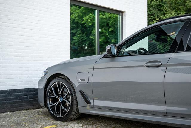 BMW 5-SERIE Touring 530e xDrive M-Sport 4-wielsturing Luchtv. Massage