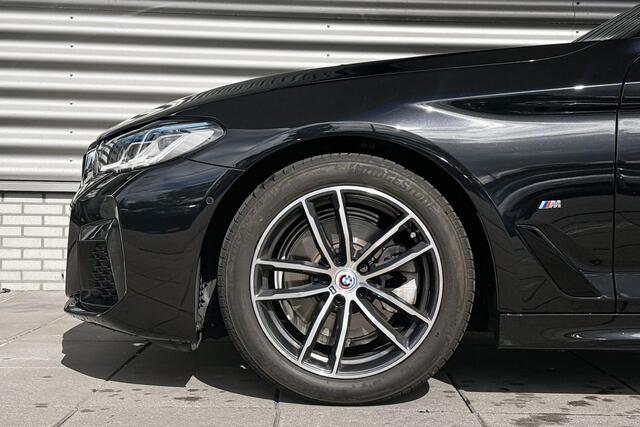 BMW 5-SERIE Touring 520i High Executive / M Sport / Parking Pack / Trekhaak