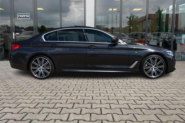 BMW 5-SERIE 520i M-Sport | Nappa Leder | Schuif/Kantel | 20 Inch |