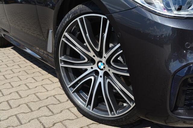 BMW 5-SERIE 520i M-Sport | Nappa Leder | Schuif/Kantel | 20 Inch |