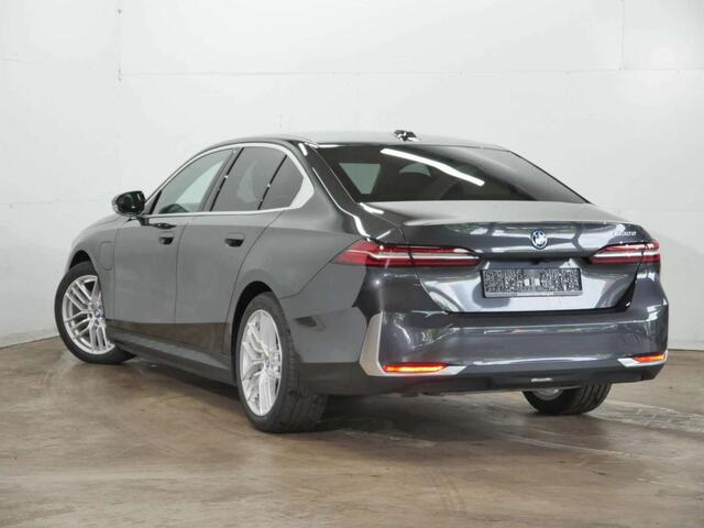 BMW 5-SERIE 530e | Comfort zetels | Trekhaak | Harman/kardon | 4 zone airco | Stoelventilatie | 4x Stoelverw. | Park. ass. Plus