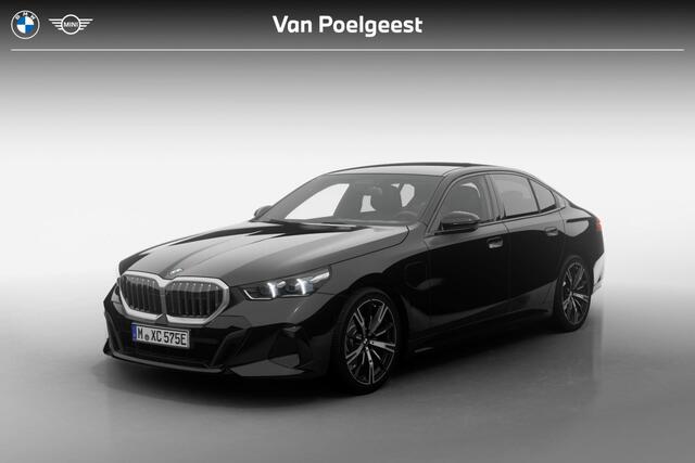 BMW 5-SERIE Sedan 530e M Sport Edition | Innovation Pack | Travel Pack | Comfort Pack | Trekhaak