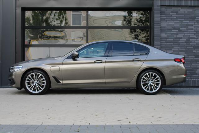 BMW 5-SERIE 530e iPerformance High Executive | DEALER ONDR | 360 | HUD | DODE HOEK | SFEERVERLICHTING |