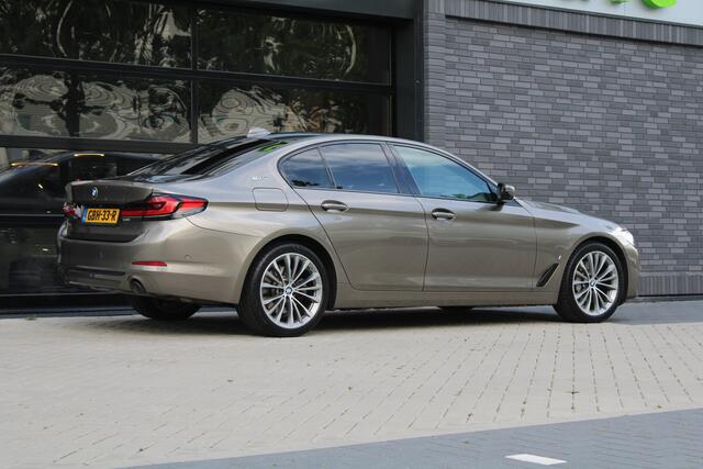 BMW 5-SERIE 530e iPerformance High Executive | DEALER ONDR | 360 | HUD | DODE HOEK | SFEERVERLICHTING |