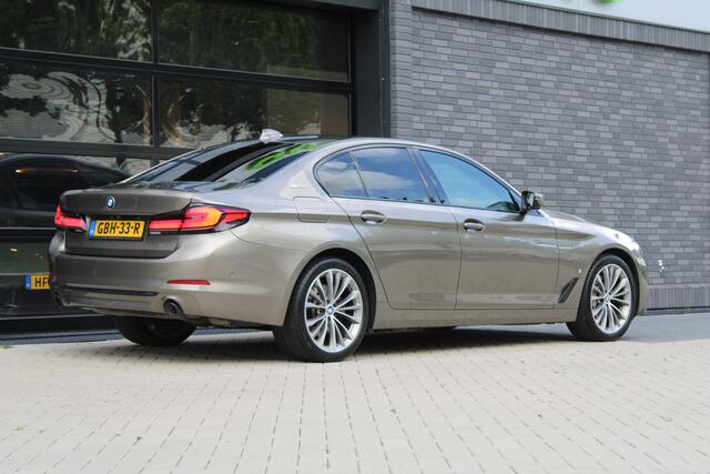 BMW 5-SERIE 530e iPerformance High Executive | DEALER ONDR | 360 | HUD | DODE HOEK | SFEERVERLICHTING |