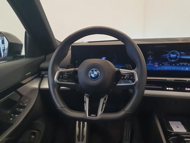 BMW 5-SERIE 530e M-Sport Panoramdak, Harman/Kardon, Memory