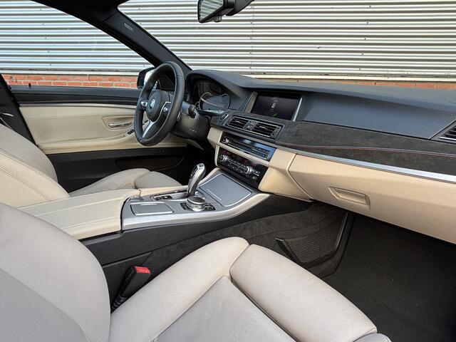 BMW 5-SERIE Touring 520i High Executive | M-Sport | Trekhaak | Panoramadak |