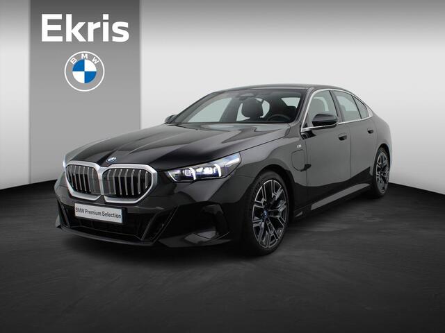 BMW 5-SERIE Sedan 530e M Sportpakket | Innovation Pack | Travel Pack | Comfort Pack| Stuurwielrand Verwarmd | Trekhaak | Panoramadak | 4-zone airconditioning | Driving Assistant Plus | Harman Kardon