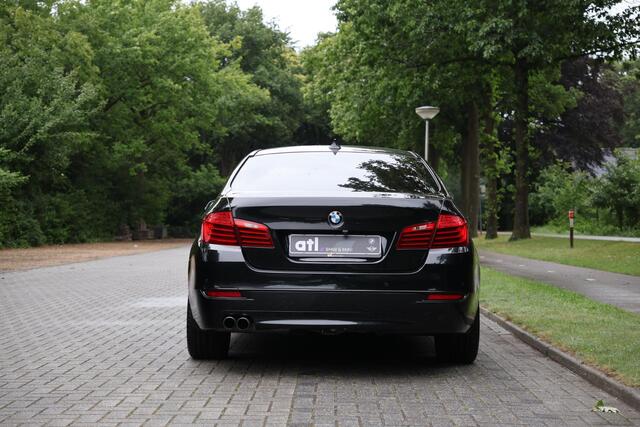 BMW 5-SERIE 520i Luxury Edition Nederlandse auto, Afneembare trekhaak, Comfortstoelen met geheugen, Navigatie professional, Achteruitrijcamera, Automatische Airco, Stoelverwarming, etc.