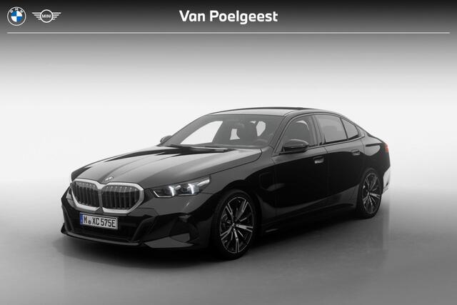 BMW 5-SERIE Sedan 530e M Sport Edition Innovation Pack | Travel Pack | Comfort Pack | Trekhaak